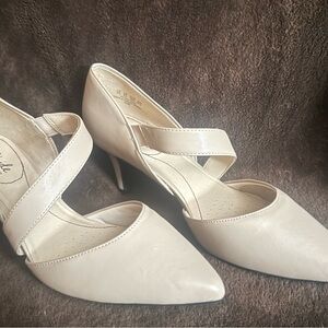 Brand New Life Stride Cream Women's Heels